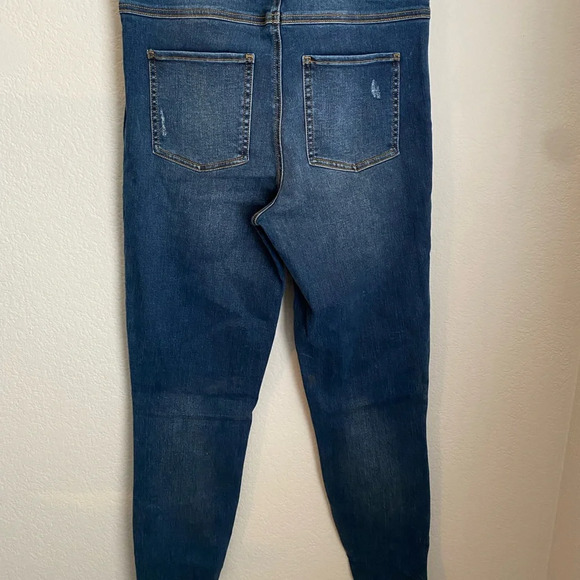 SPANX Blue Leggings with Classic Style and Distressed Details - Picture 6 of 6